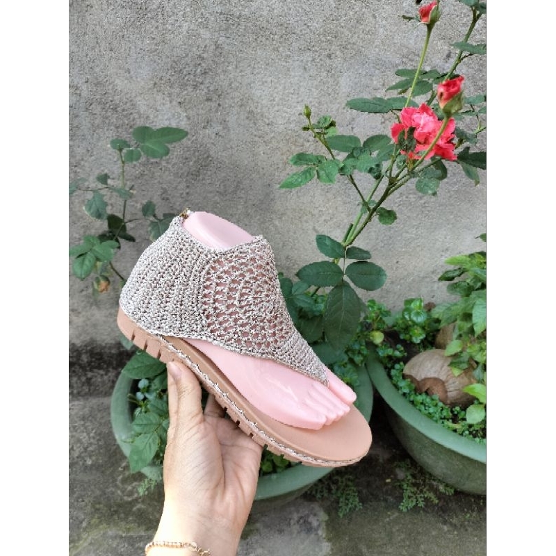 Form bàn chân nhựa trưng bày sản phẩm