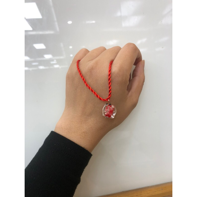 Vòng tay chỉ đỏ mặt lợn phát sáng
