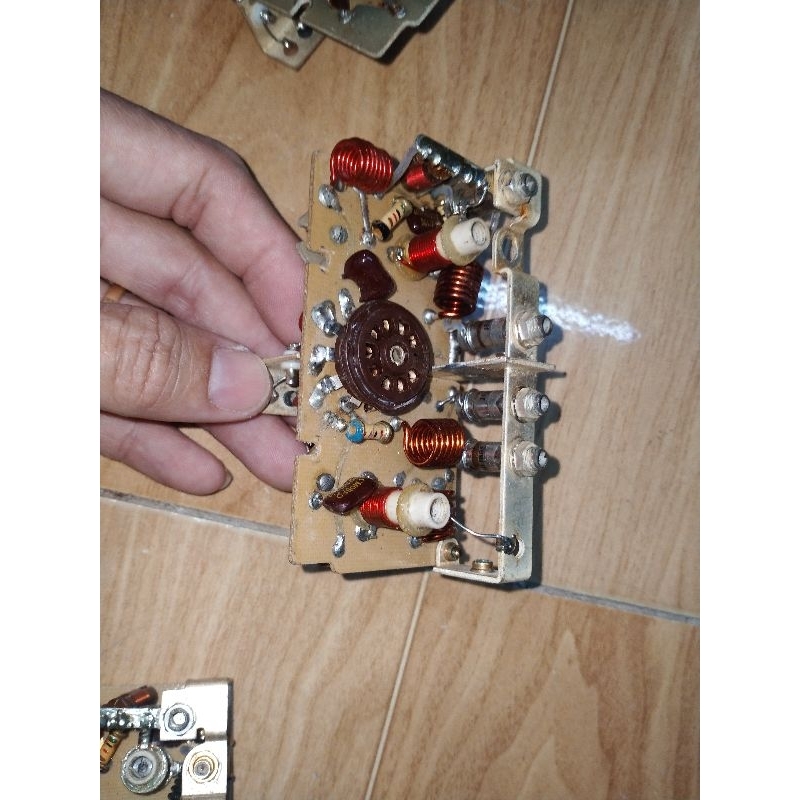 Bo đế đèn 9 chân