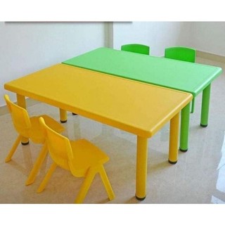 Bàn mầm non nhựa đúc siêu chắc chắn- an toàn