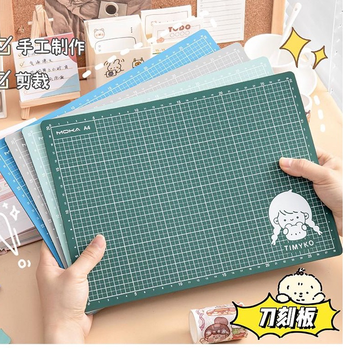 Bảng kê Cutting Mat/ Bảng cắt giấy 2 mặt hoạ tiết cô gái làm bằng PVC tiện dụng