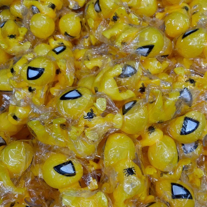 Người nhện cao su gắn xe