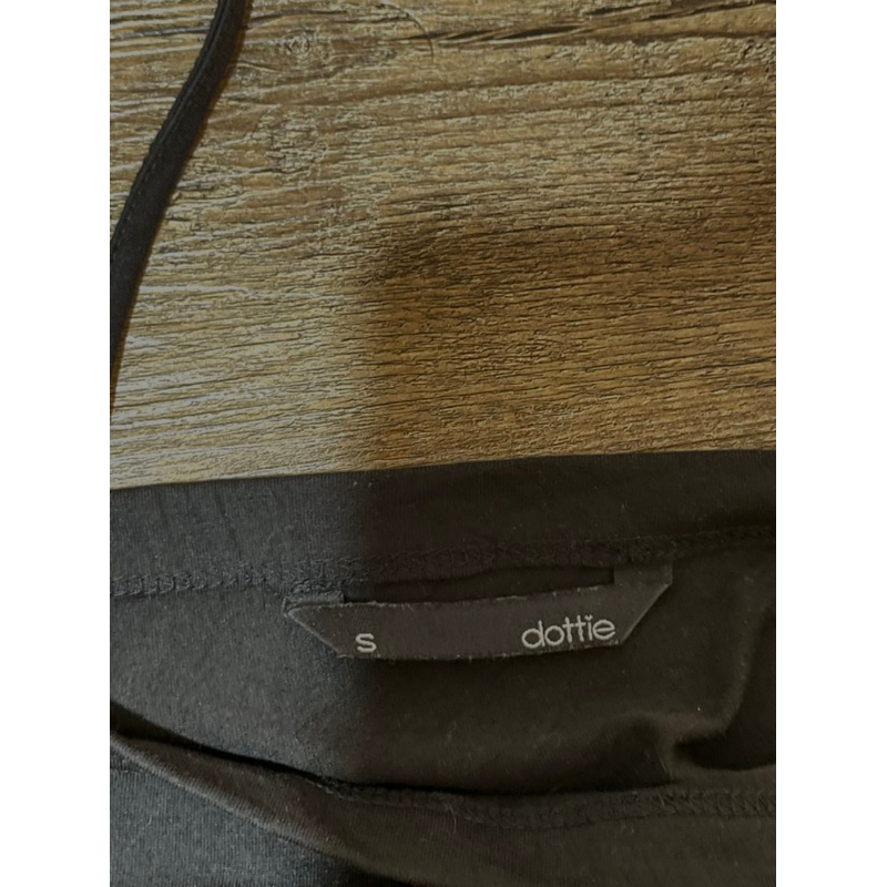 Pass áo crop 2 dây Dottie