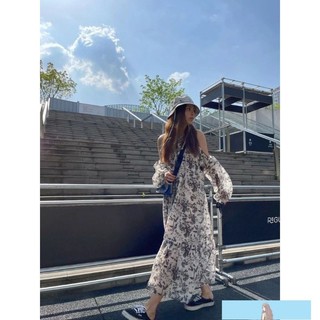 Đầm hoa đen tay trễ xinh xắn