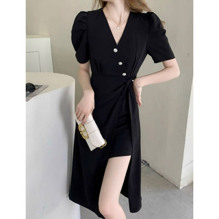 Đầm nút xéo xoắn eo 2 màu đen trắng xẻ tà
