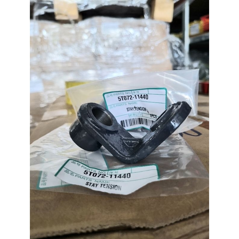 Bệ đỡ vuông góc tăng dây 59 máy gặt DC70-DC93 (5T072-11440)