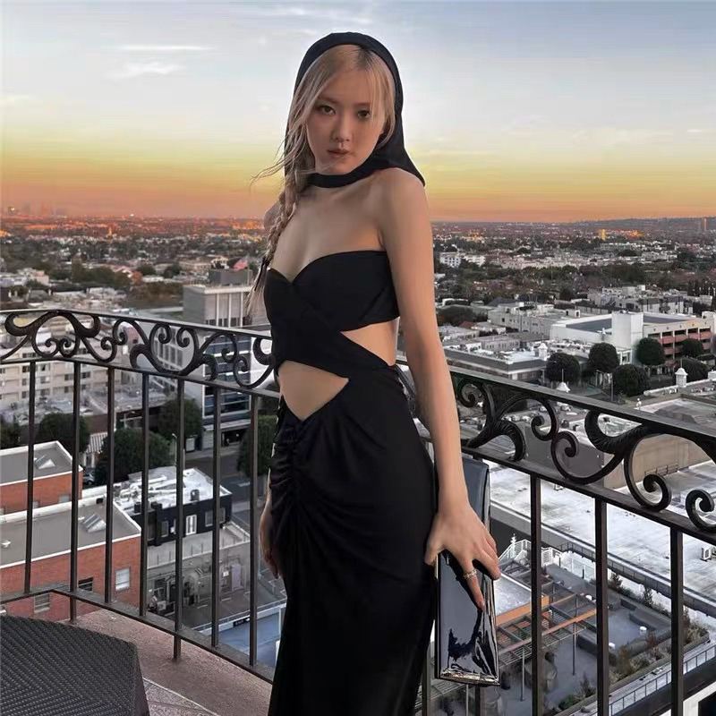 Đầm cutout dáng dài màu đen giống Rosé Blackpink