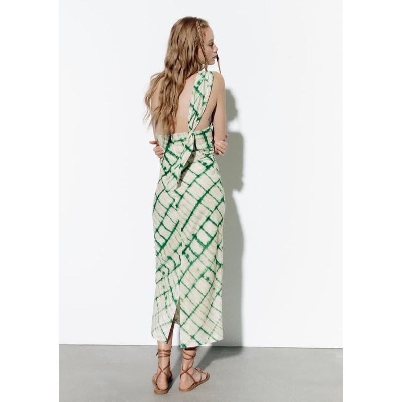 Đầm kẻ sọc lệch vai