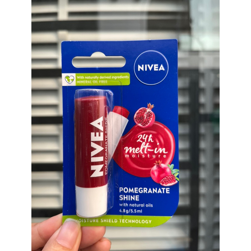 Son dưỡng Nivea Lip Blackberry Shine Lip Balm 4.8g. Lựu