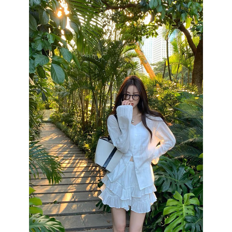 SET ÁO SƠ MI CỔ V KÈM CHÂN VÁY BÈO TẦNG TRẮNG