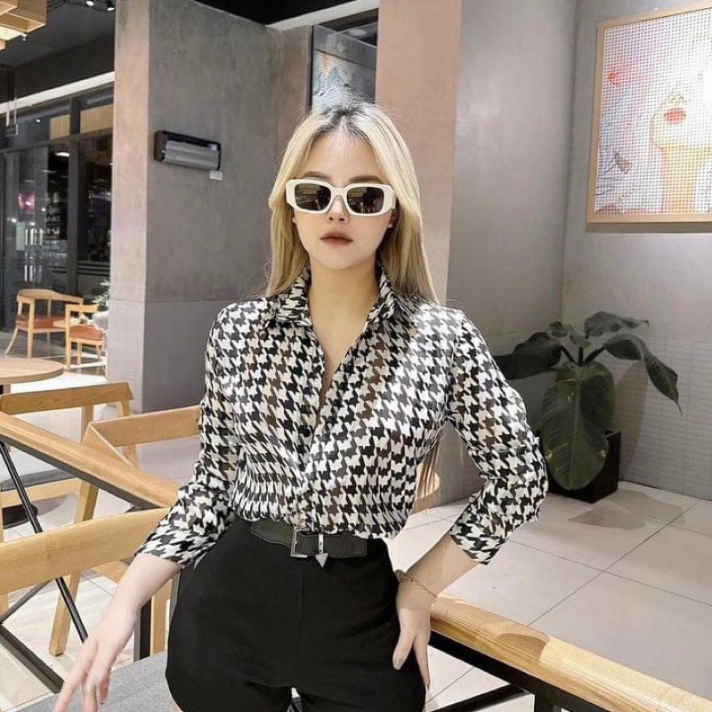Áo sơ mi lụa hoạ tiết ziz zac phối túi form dài giấu quần