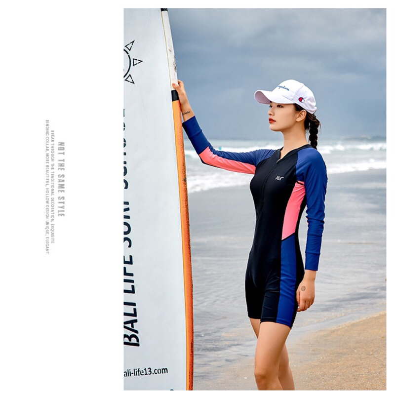 Đồ bơi một mảnh liền thân dài tay cho nữ SLY201073 361 màu đen, đen phối xanh hồng phong cách thể thao, có mút