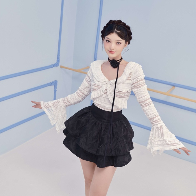 Áo Ren Nữ Kiểu Dáng Ôm Tay Bèo Loe Dài Tiểu Thư Phong Cách Ballet Màu Trắng & Be Đi Chơi, Đi Hẹn Hò - Dara Top