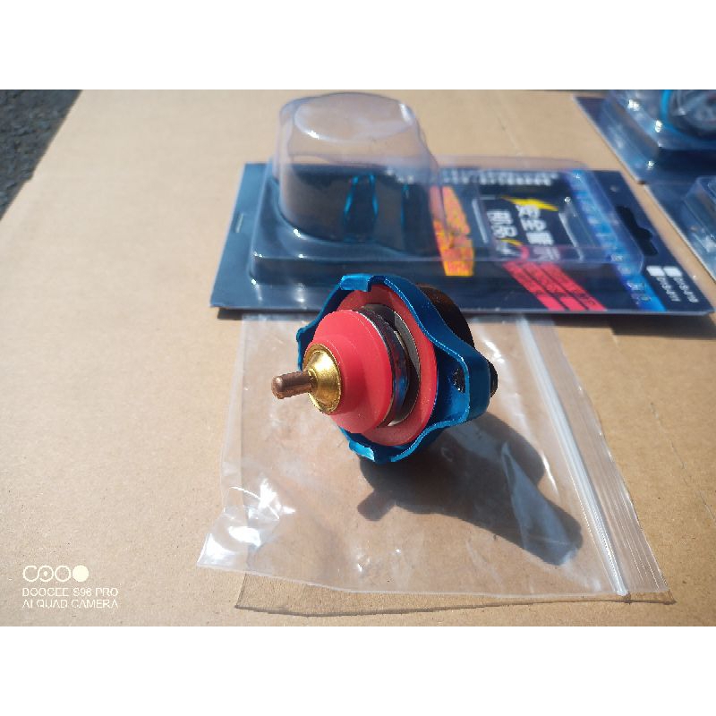 Nắp két nước làm mát động cơ  Pajero V31 V32 V33 V43 V45 V46 MB660735