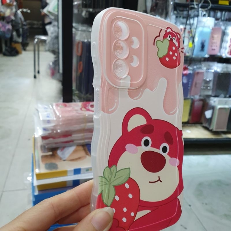 Ốp lưng Samsung A23 dẻo viền rợn sóng lưng in hình gấu dâu có bảo vệ camera