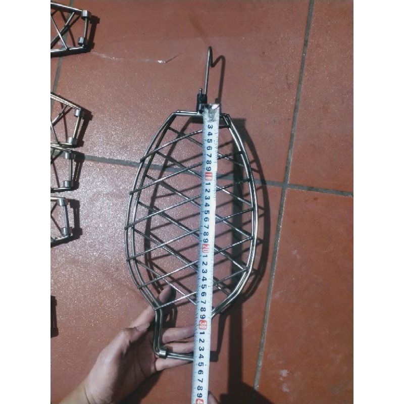 Vỉ cá rô phi treo lu quay