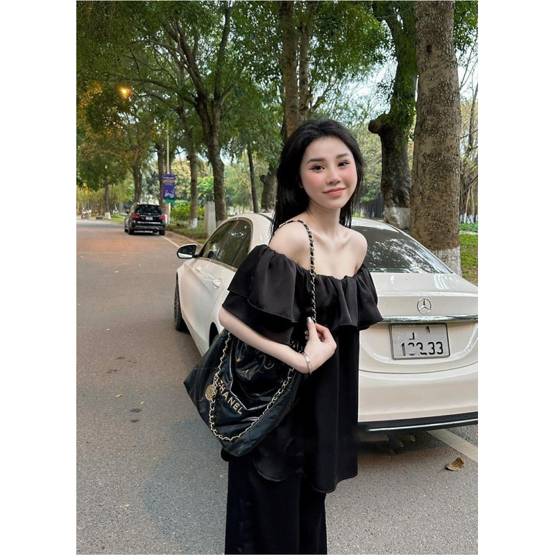 Set trễ vai lụa 2 màu đen và be quần dài suông