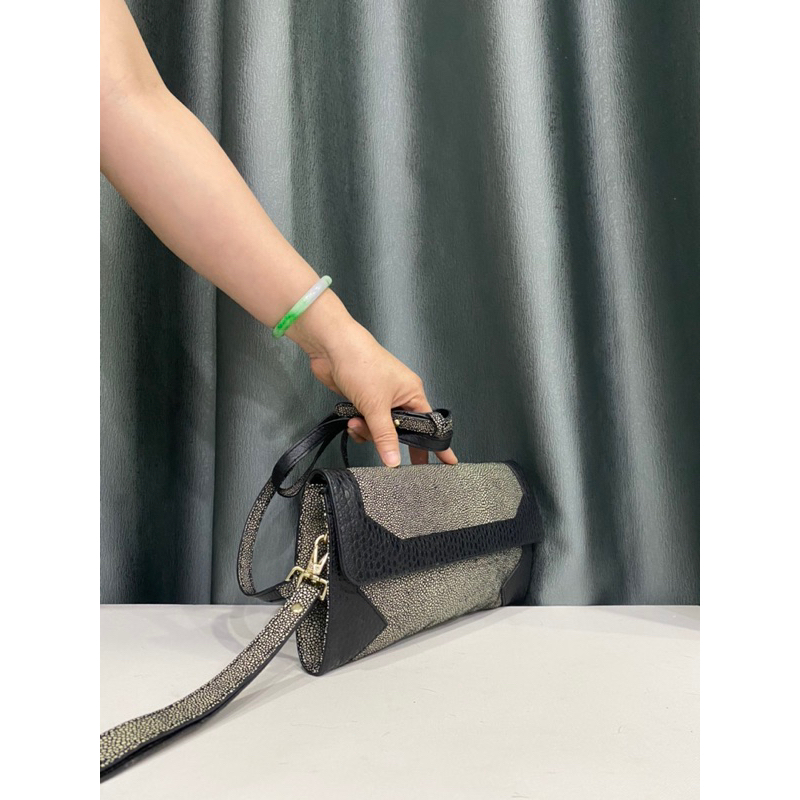 Túi si nhập Nhật dáng đeo vai da thật dập vân da cá đuối