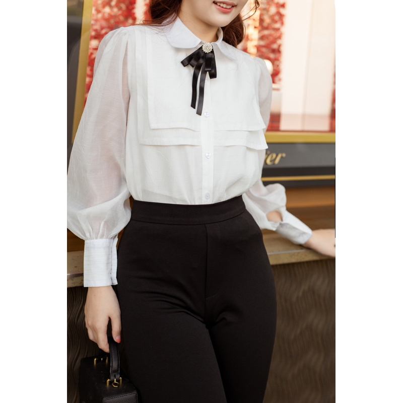 Daphneé - Áo sơ mi vải tơ mềm tạo hình yếm vuông đính nơ đá lấp lánh - Amanda top