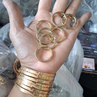 Khoen tròn có móc khoá lọt lòng 2 cm giá 10k/4 khoen.