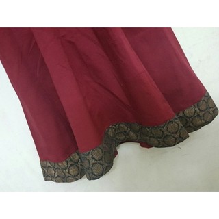 ĐẦM XOÈ VIỀN HOA VĂN