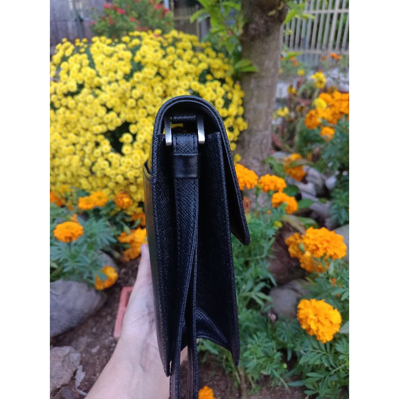 Clutch cầm tay hiệu LV