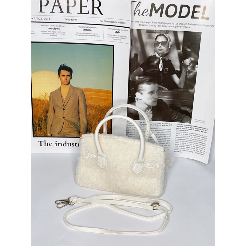 Túi Xách Đeo Chéo Lông Cừu Sang Chảnh, Túi Trắng Khoá Kim Loại, Phong Cách Hàn Quốc