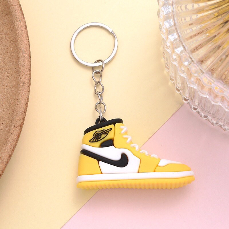 Móc khoá, quà tặng, móc treo chìa khoá, móc trên balo túi xách hình chiếc giày thể thao siêu ngầu