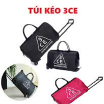 Túi du lịch 3CE có hai mầu đen và đỏ,chống thấm nước rất tốt.