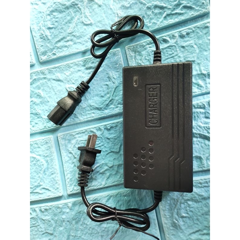 CỤC SẠC 12V BÌNH XỊT ĐIỆN