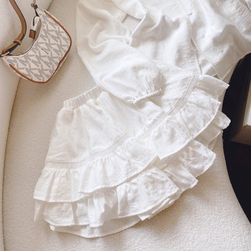 SET ÁO SƠ MI CỔ V KÈM CHÂN VÁY BÈO TẦNG TRẮNG