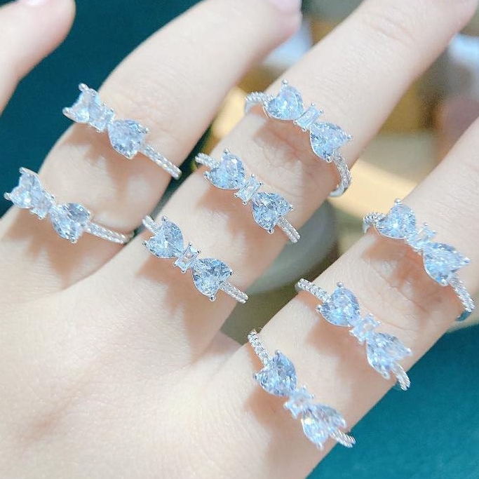 nhẫn nơ đá lấp lánh , nữ đeo vừa xinh , from chuẩn ôm tay - tân bạc