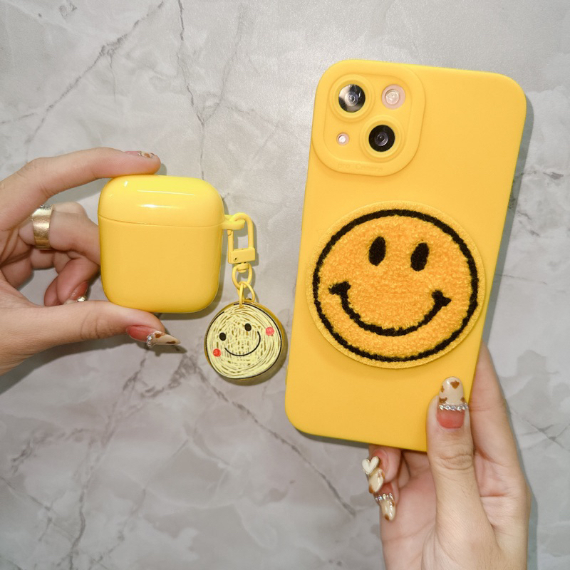 Full combo ốp lưng + bọc tai nghe air pod màu vàng hoạ tiết mặt cười vải thêu dành cho ip - TENCASESHOP