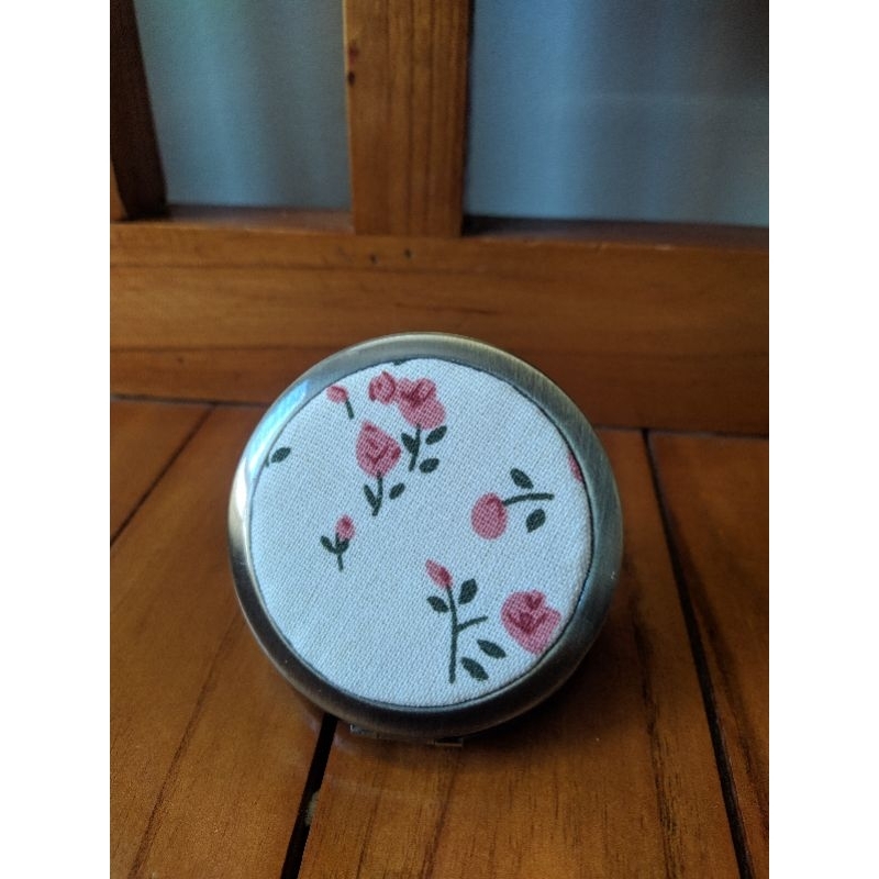 Gương bọc vải hoa mini bỏ túi