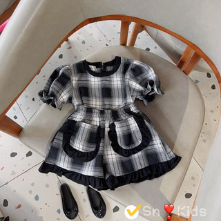 Set kẻ vuông bèo trắng đen cho bé gái