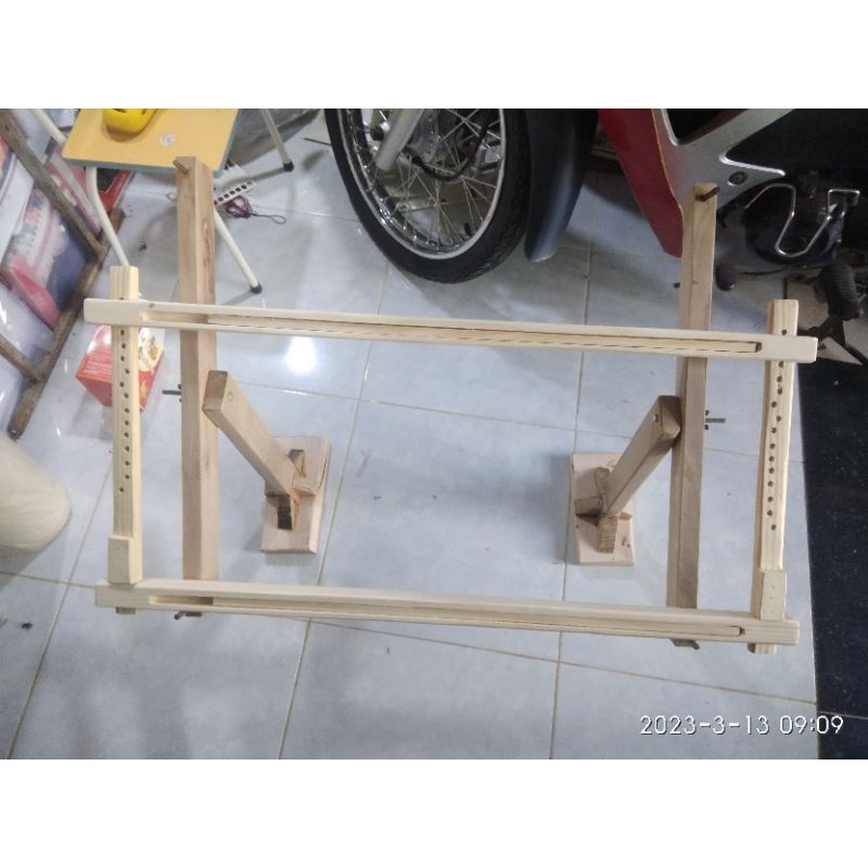 Chân khung thêu tranh bằng gỗ