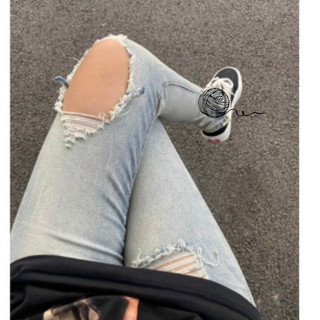Quần jeans nữ xanh nhạt rách gối, Quần bò ôm rách gối