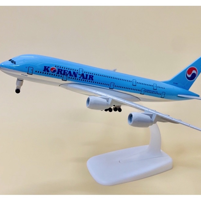 Mô Hình Máy Bay Korean Air Màu Xanh Có Bánh Xe Kèm Chân Đế Chuẩn Đẹp / Mô hình đồ chơi máy bay trưng b