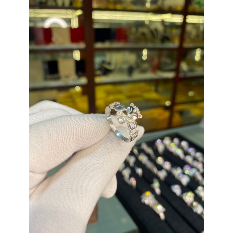 Nhẫn moissanite