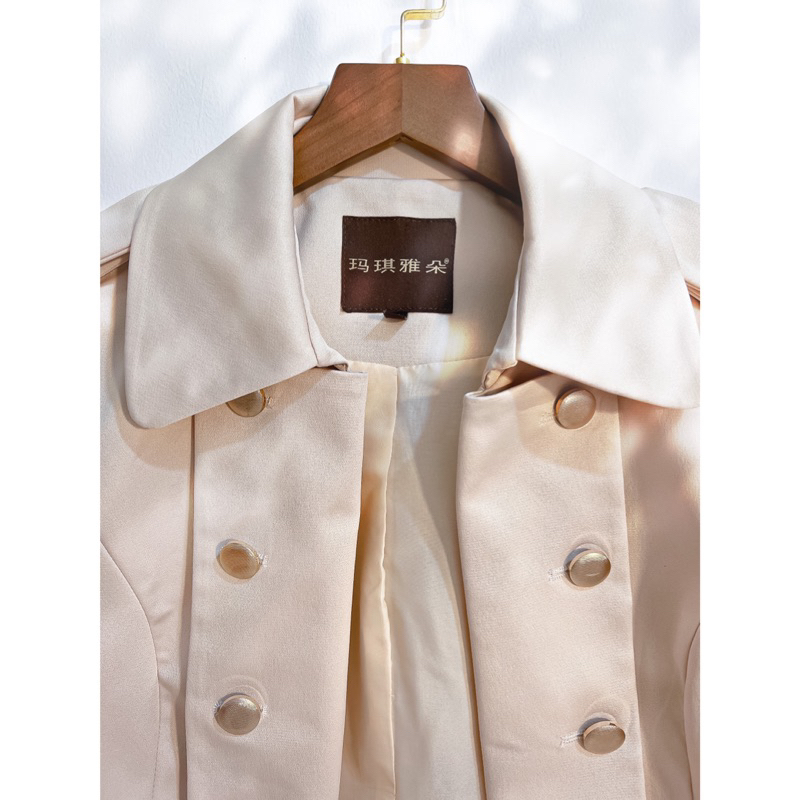 Trench coat croptop nút kim loại