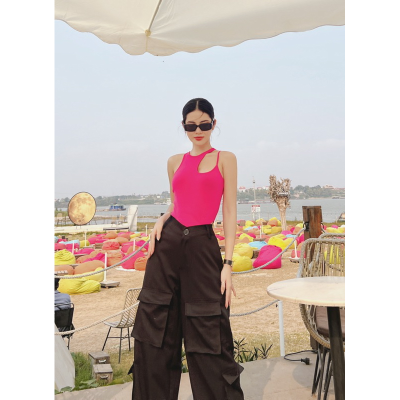 Áo Bodysuit Ba Lỗ Hồng Và Quần Suông Túi Hộp