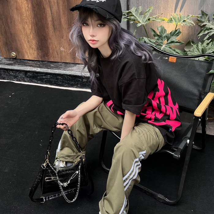 Áo Thun VITALITÉ PINK GRAFFITI TEE - ĐEN