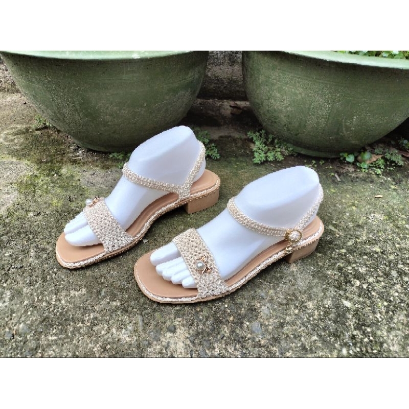 Form bàn chân nhựa trưng bày sản phẩm