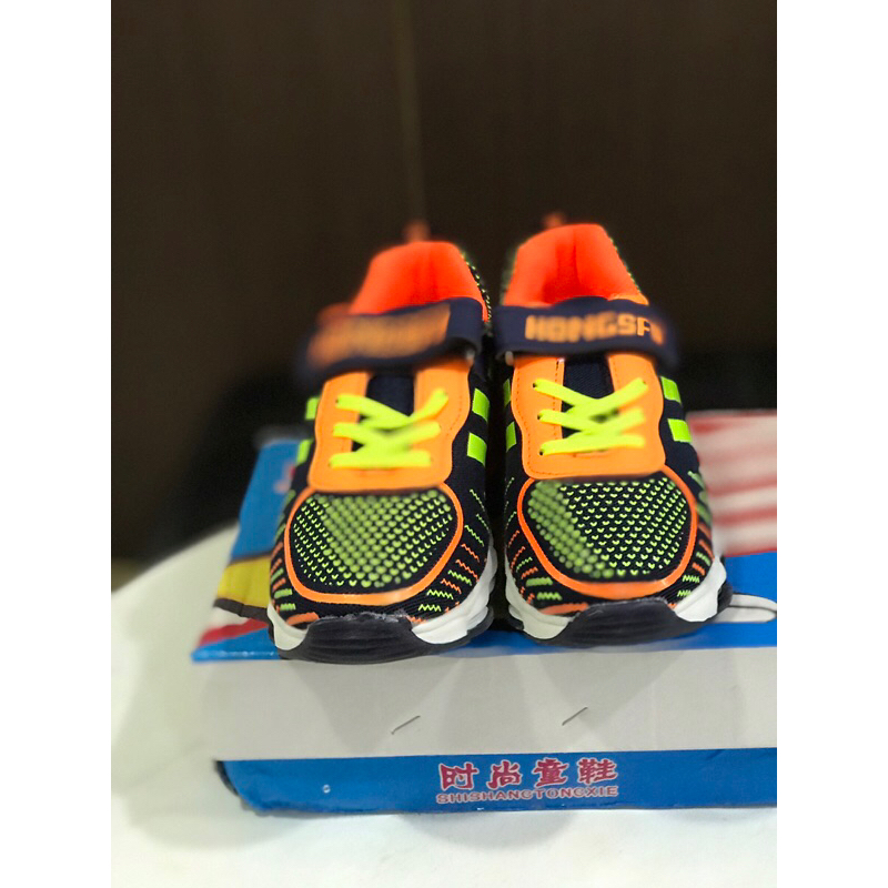 Giày thể thao trẻ em đế có giảm sóc có sẵn size 37