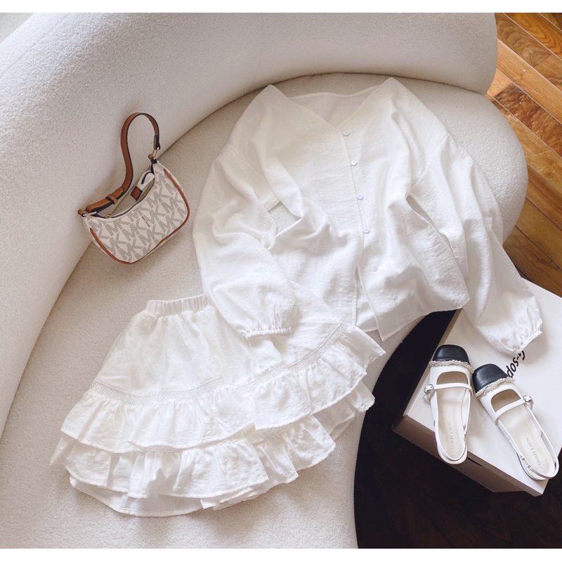 SET ÁO SƠ MI CỔ V KÈM CHÂN VÁY BÈO TẦNG TRẮNG