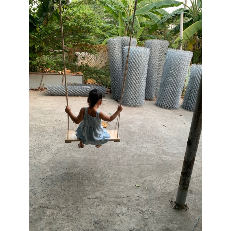 Xích đu sân vườn làm từ gỗ ghép cao su nguyên khối không thấm nươc kèm dây thừng 10m