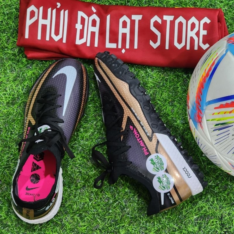 Giày đá bóng Phantom GT2 có khâu đế