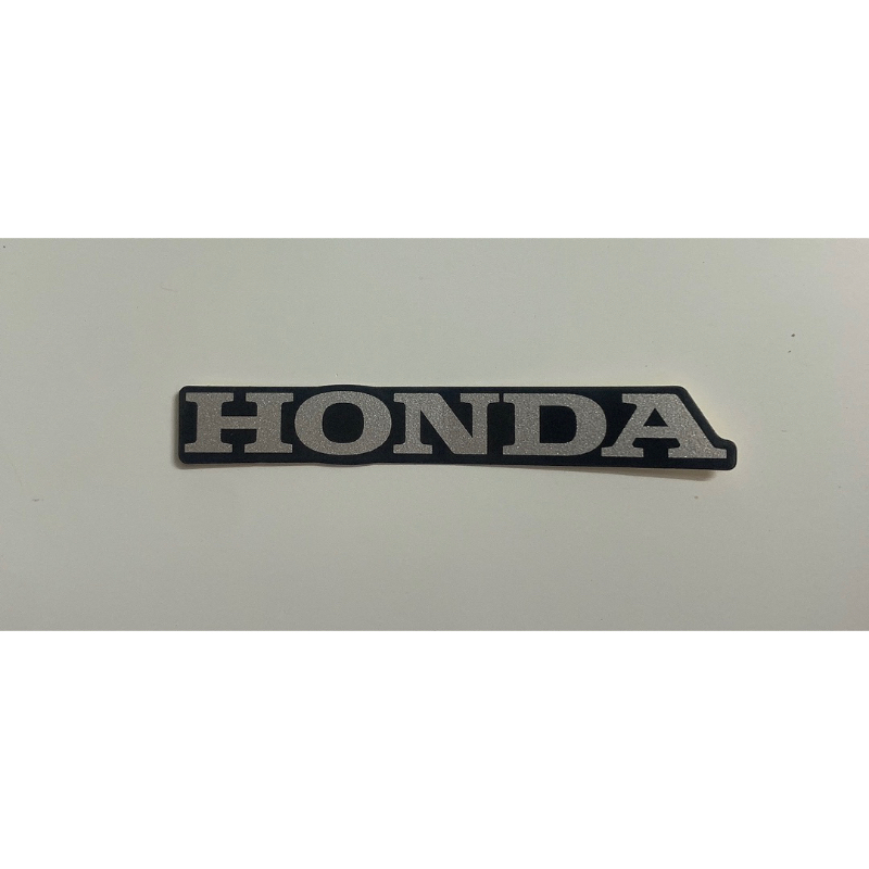 Tem hond loại 60mm đuôi sau biển số Hàng zin chuẩn hãng honda Có 3 mầu -bạc đen - trắng đen - đỏ đen