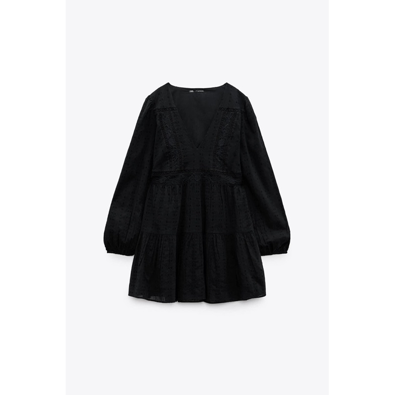 Đầm đen thêu hoa baby doll