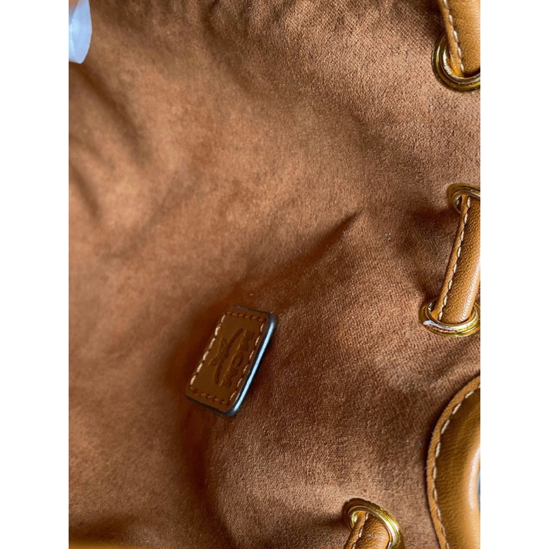 Bucket MCM cấp bến Dáng siêu xinh Chất da dày dặn, có quai xách và đeo chéo